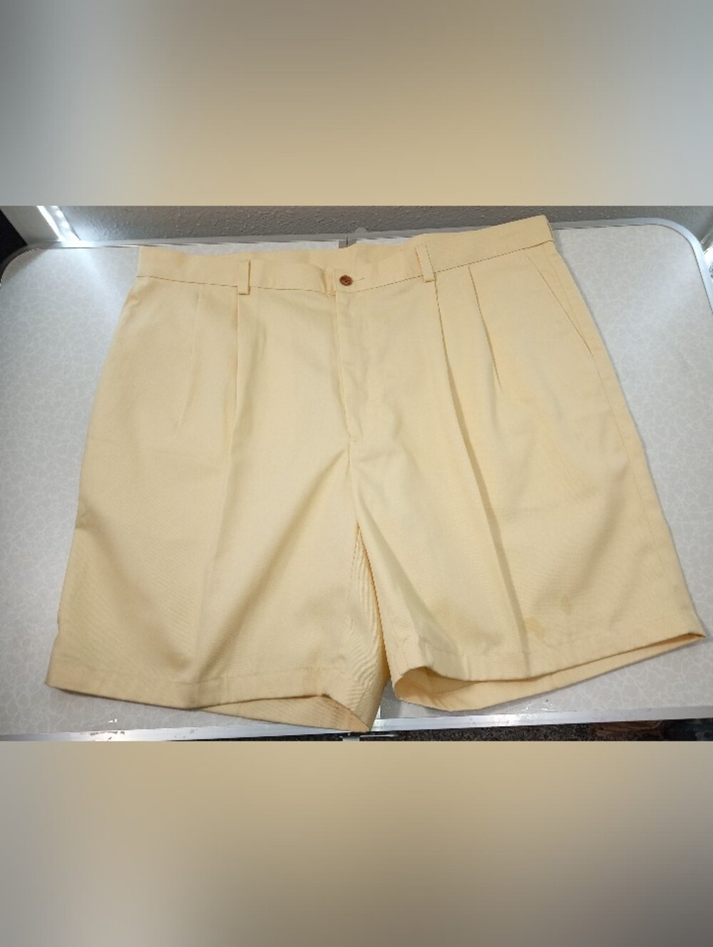 Farah Men's Pleated Classic Shorts Yellow sz 42